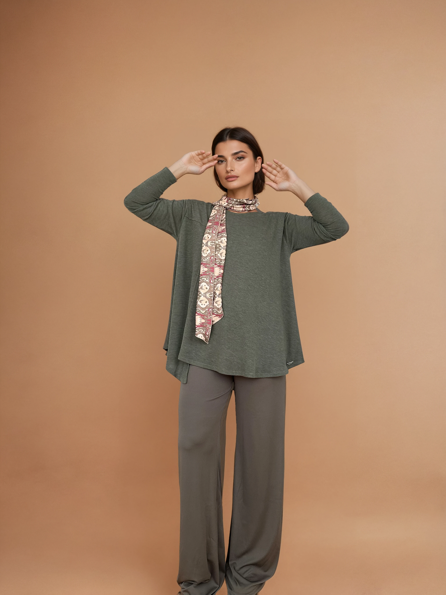Pantalón MANOLITA Básico Crepe Verde Militar
