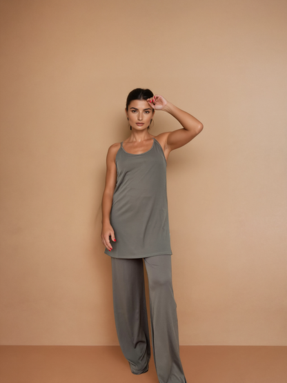 Pantalón MANOLITA Básico Crepe Verde Militar